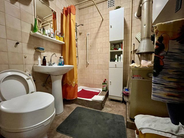 Eladó téglalakás, Szolnokon 49.9 M Ft, 4 szobás