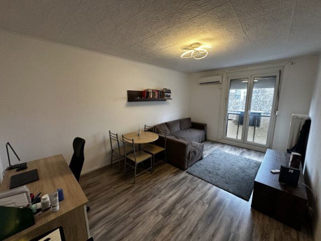 Eladó panellakás, Pécsett 40 M Ft, 1+1 szobás