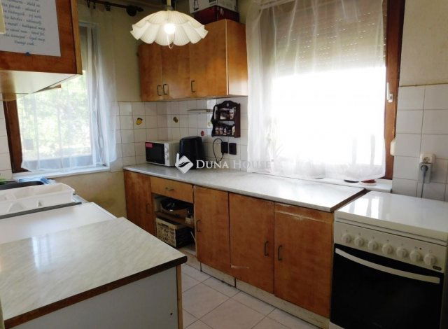 Eladó ikerház, Győrött 99.8 M Ft, 6 szobás