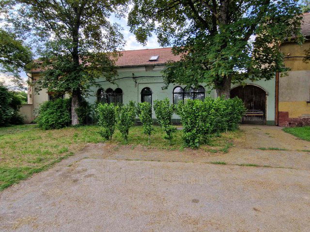 Eladó családi ház, Székesfehérvárott 79 M Ft, 16 szobás