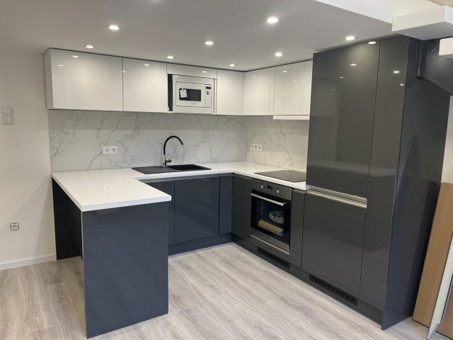 Eladó téglalakás, Budapesten, VI. kerületben, Aradi utcában