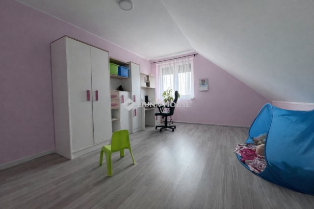 Eladó családi ház, Pécsváradon 139.99 M Ft, 7 szobás