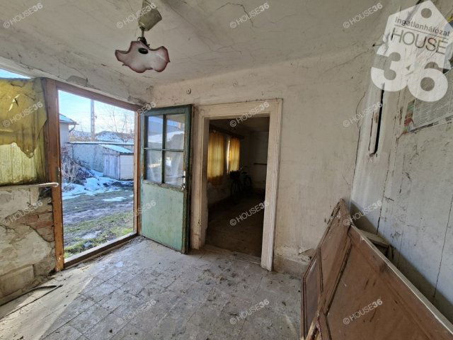 Eladó családi ház, Kiskunfélegyházán 6.9 M Ft, 1 szobás