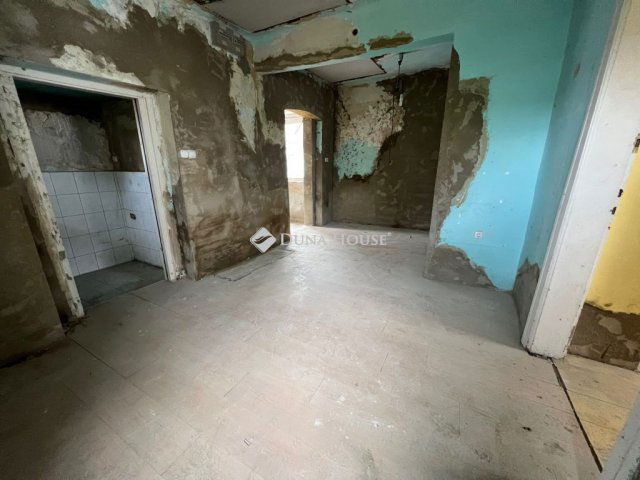 Eladó téglalakás, Pécsett, Zsolnay Vilmos utcában 14.9 M Ft