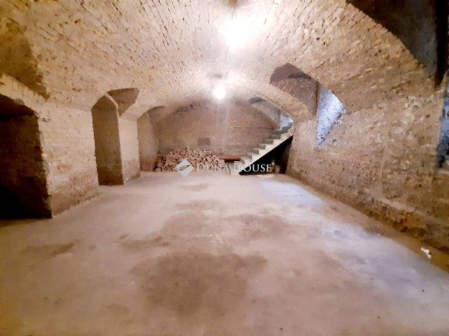 Eladó üzlethelyiség, Budapesten, VI. kerületben 120 M Ft