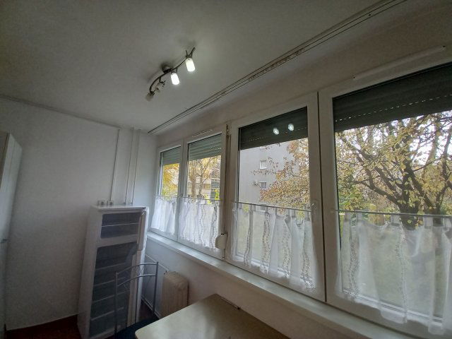 Kiadó panellakás, albérlet, Pécsett, Dóra utcában, 2 szobás