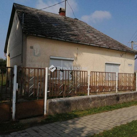 Eladó családi ház, Ászáron 11.9 M Ft, 3 szobás