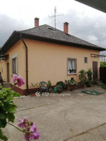 Eladó családi ház, Kisújszálláson 25.9 M Ft, 2+1 szobás