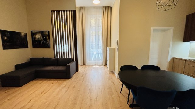 Kiadó téglalakás, albérlet, V. kerületben, Hold utcában