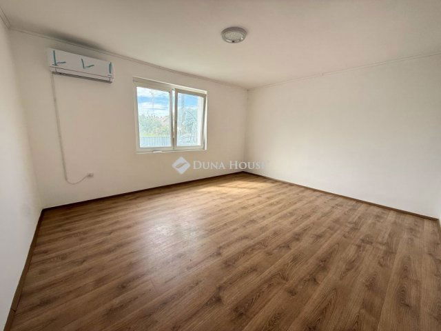 Eladó családi ház, Soponyán 43.5 M Ft, 3 szobás