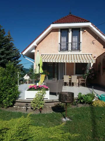 Eladó családi ház, Szentendrén 149.9 M Ft, 6 szobás