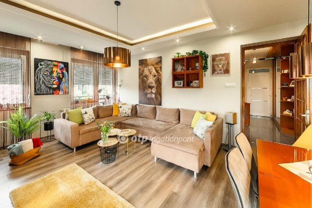 Eladó téglalakás, Egerben 108 M Ft, 3 szobás