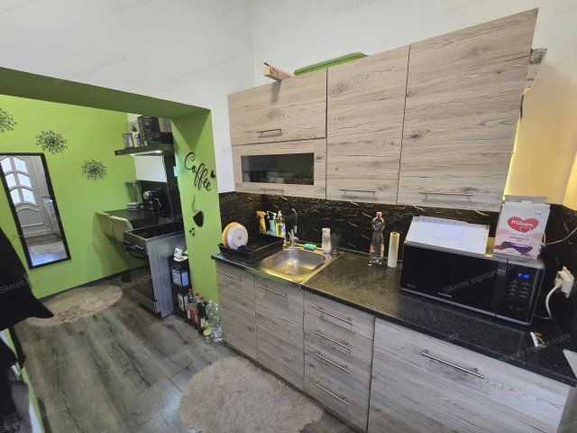 Eladó családi ház, Komáromban 32 M Ft, 2+2 szobás