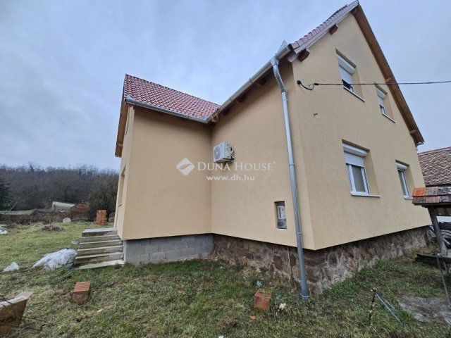 Eladó családi ház, Aranyosgadányban 85 M Ft, 7 szobás