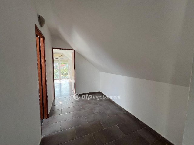 Eladó családi ház, Budapesten, III. kerületben 139.9 M Ft