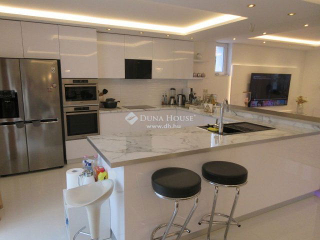 Eladó családi ház, Budapesten, X. kerületben 199 M Ft, 4 szobás