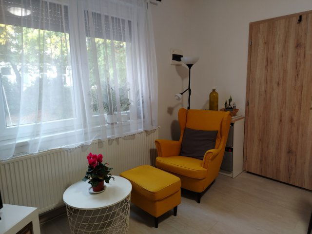 Eladó téglalakás, Budapesten, X. kerületben, Román utcában
