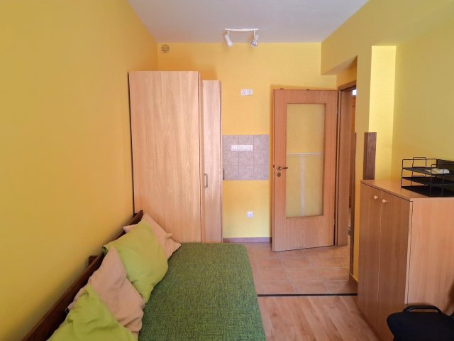 Kiadó téglalakás, albérlet, Pécsett, Jókai téren, 2 szobás