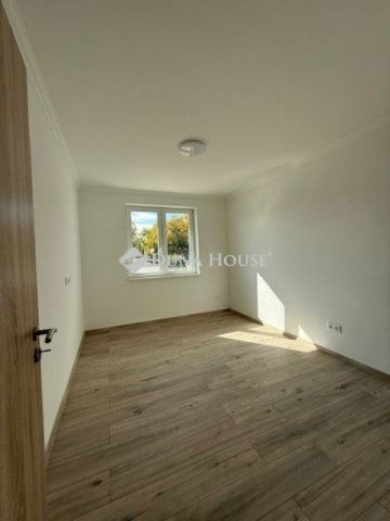 Eladó ikerház, Dánszentmiklóson 65 M Ft, 4 szobás