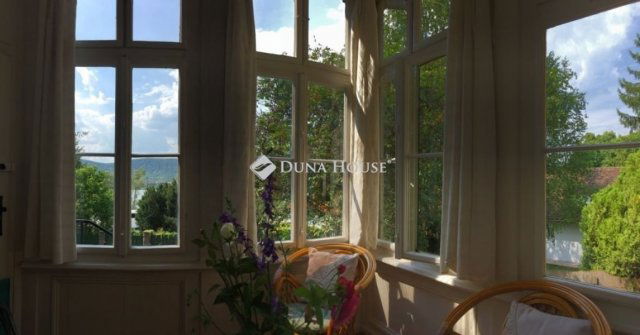 Eladó téglalakás, Visegrádon 109.8 M Ft, 2 szobás