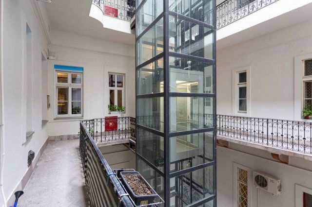 Eladó téglalakás, Budapesten, VI. kerületben 294.8 M Ft