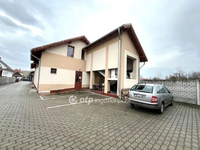 Eladó családi ház, Kazáron 62 M Ft, 4 szobás