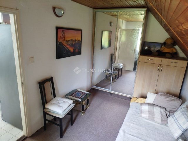 Eladó családi ház, Velencén 99 M Ft, 6 szobás