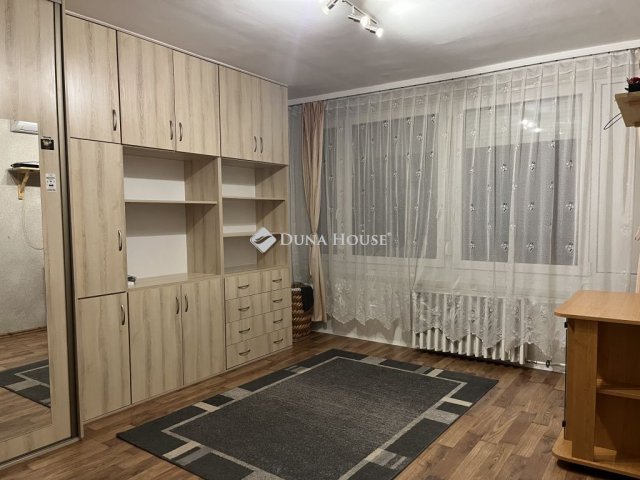 Kiadó téglalakás, albérlet, Pakson 180 E Ft / hó, 2 szobás