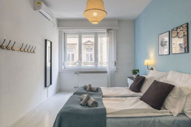 Eladó téglalakás, Budapesten, VII. kerületben 135 M Ft, 4 szobás