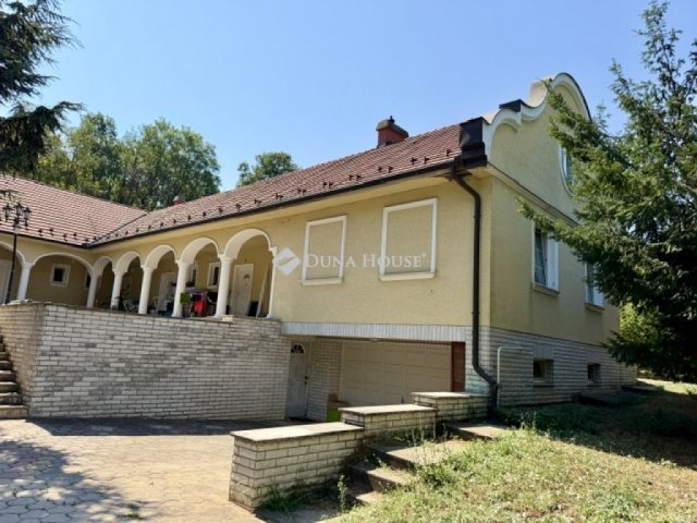 Eladó családi ház, Törökbálinton 380 M Ft, 9 szobás