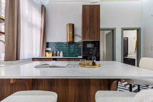 Eladó téglalakás, Budapesten, VI. kerületben 185 M Ft, 4 szobás