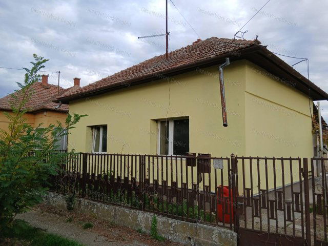 Eladó családi ház, Abádszalókban 16 M Ft, 4 szobás