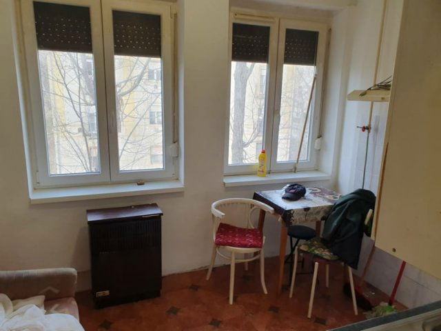 Eladó téglalakás, Pécsett 23.5 M Ft, 1 szobás