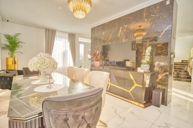 Eladó családi ház, Gyálon 299 M Ft, 7 szobás