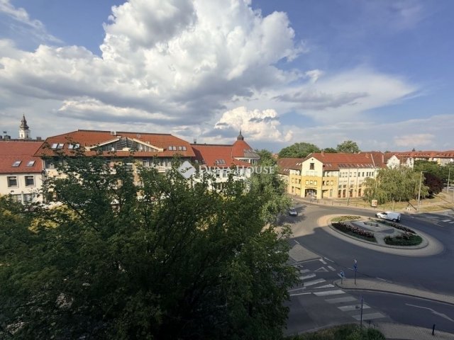 Eladó téglalakás, Kecskeméten 87.9 M Ft, 4 szobás