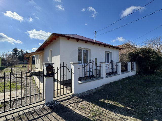 Eladó családi ház, Zsámbokon 60 M Ft, 4 szobás
