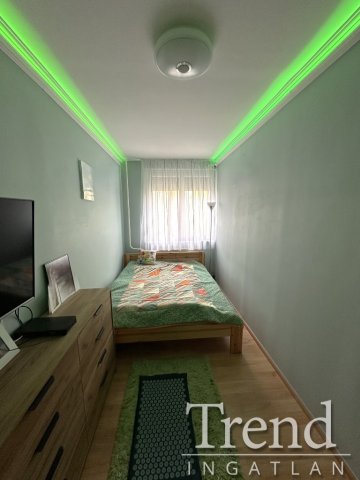 Eladó panellakás, Dunaújvárosban 42.9 M Ft, 1 szobás