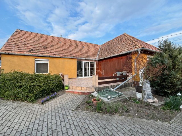 Eladó családi ház, Banán 44.99 M Ft, 4 szobás