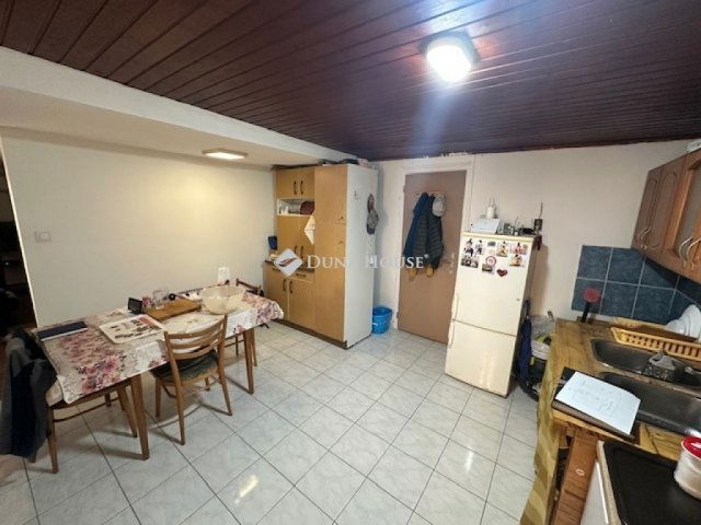 Eladó családi ház, Csákváron 84.9 M Ft, 5 szobás