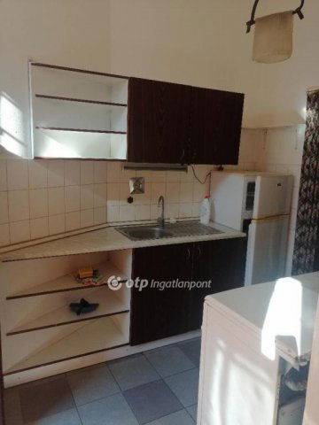 Eladó téglalakás, Budapesten, VIII. kerületben 39.999 M Ft