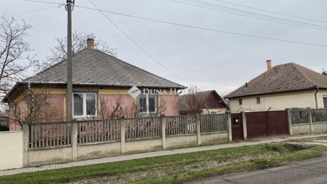 Eladó családi ház, Tápióbicskén 35 M Ft, 2 szobás