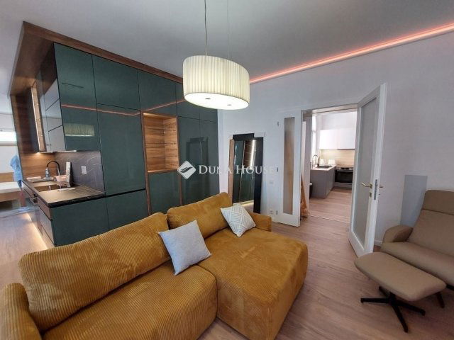 Eladó téglalakás, Baján 53.99 M Ft, 2 szobás