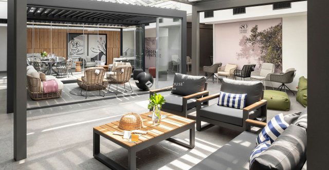 Eladó üzlethelyiség, Budapesten, III. kerületben, Bécsi úton