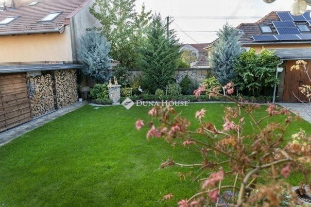 Eladó családi ház, Dunakeszin 193 M Ft, 5 szobás