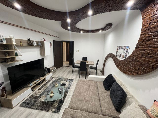 Eladó panellakás, Dombóváron 31.5 M Ft, 2+1 szobás