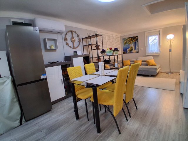 Eladó nyaraló, Dombóváron 48 M Ft, 2 szobás