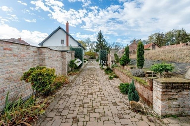 Eladó családi ház, Dabason 249 M Ft, 8 szobás