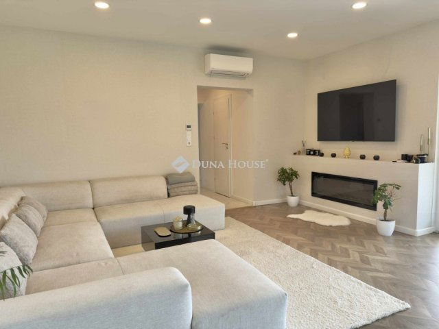 Eladó családi ház, Tolnán 99 M Ft, 4 szobás