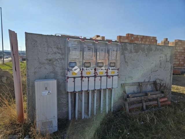 Eladó téglalakás, Mendén 79.9 M Ft, 4 szobás