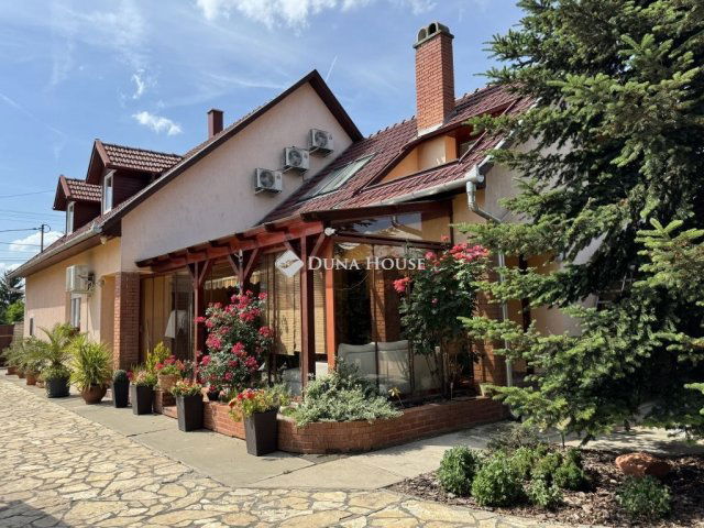 Eladó családi ház, Békésen 100.9 M Ft, 5 szobás